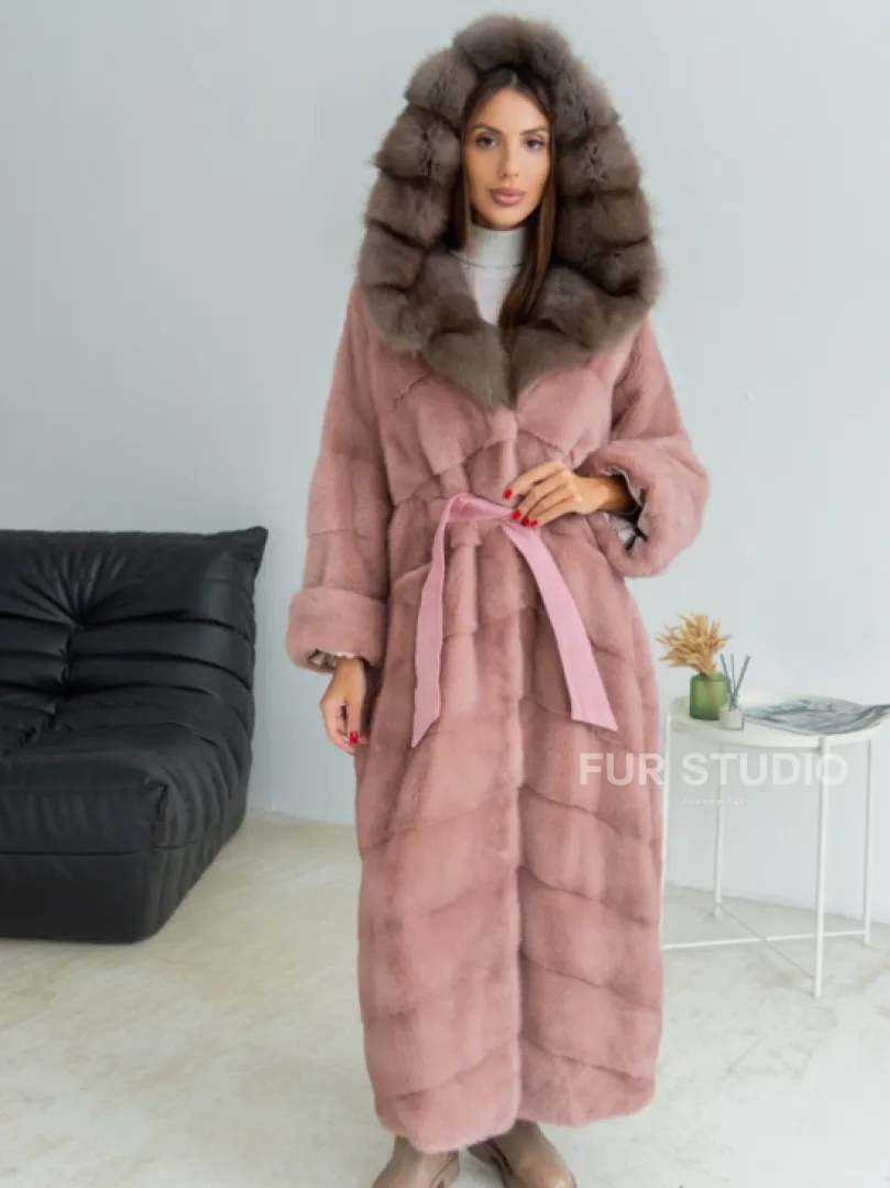 Удлиненная норковая шуба с капюшоном из меха куницы - цвет розовый фламинго