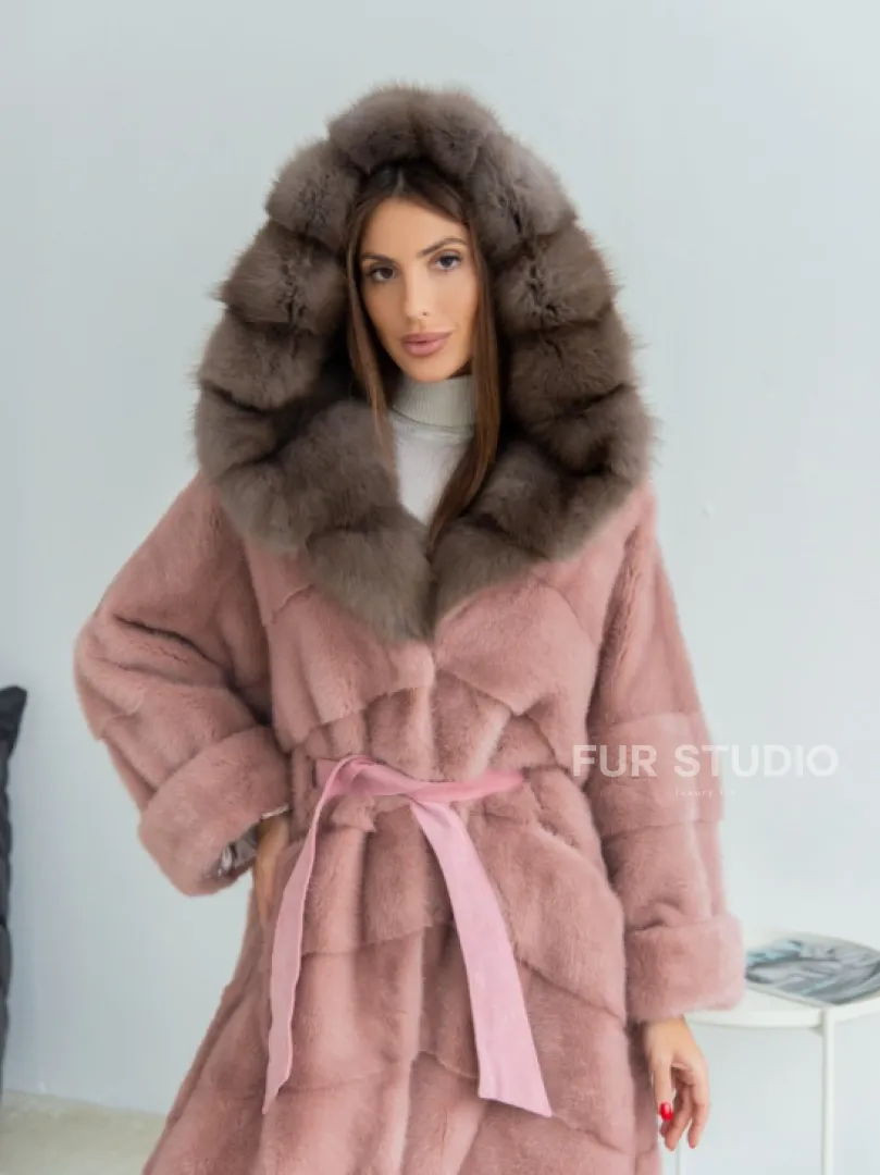 Удлиненная норковая шуба с капюшоном из меха куницы - цвет розовый фламинго