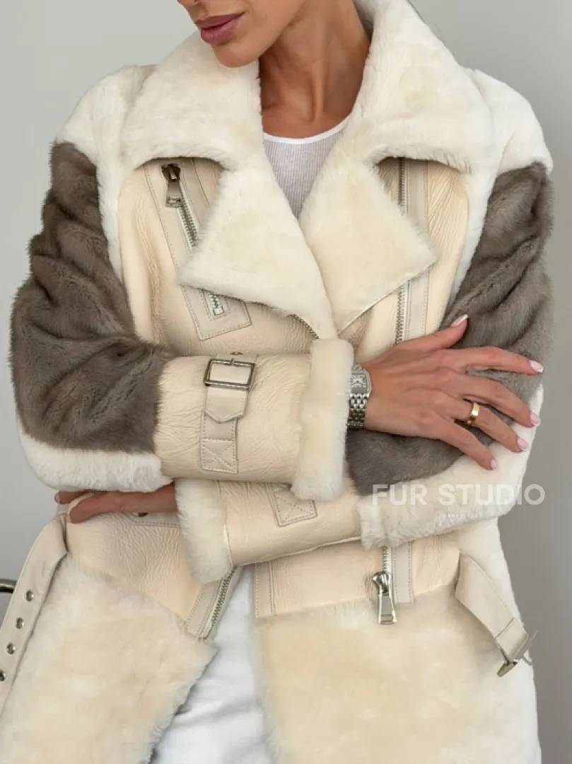 Удлиненная дубленка из натуральной овчины с рукавами из меха норки – молочный