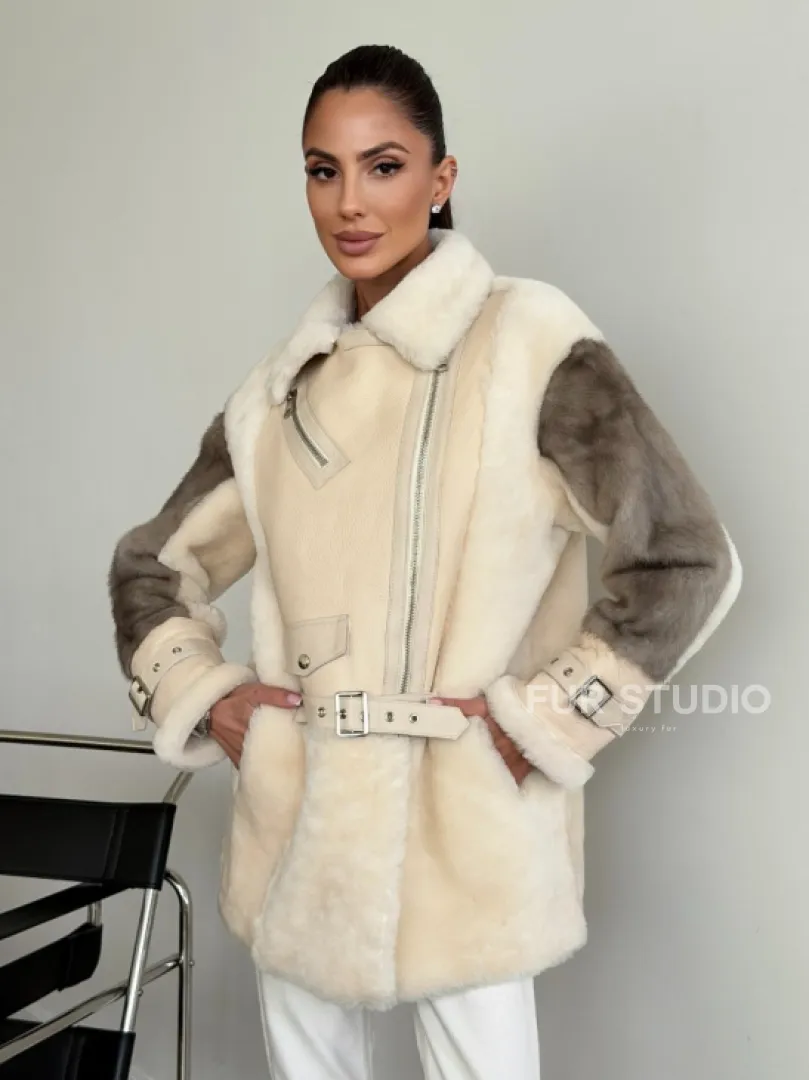 Удлиненная дубленка из натуральной овчины с рукавами из меха норки – молочный