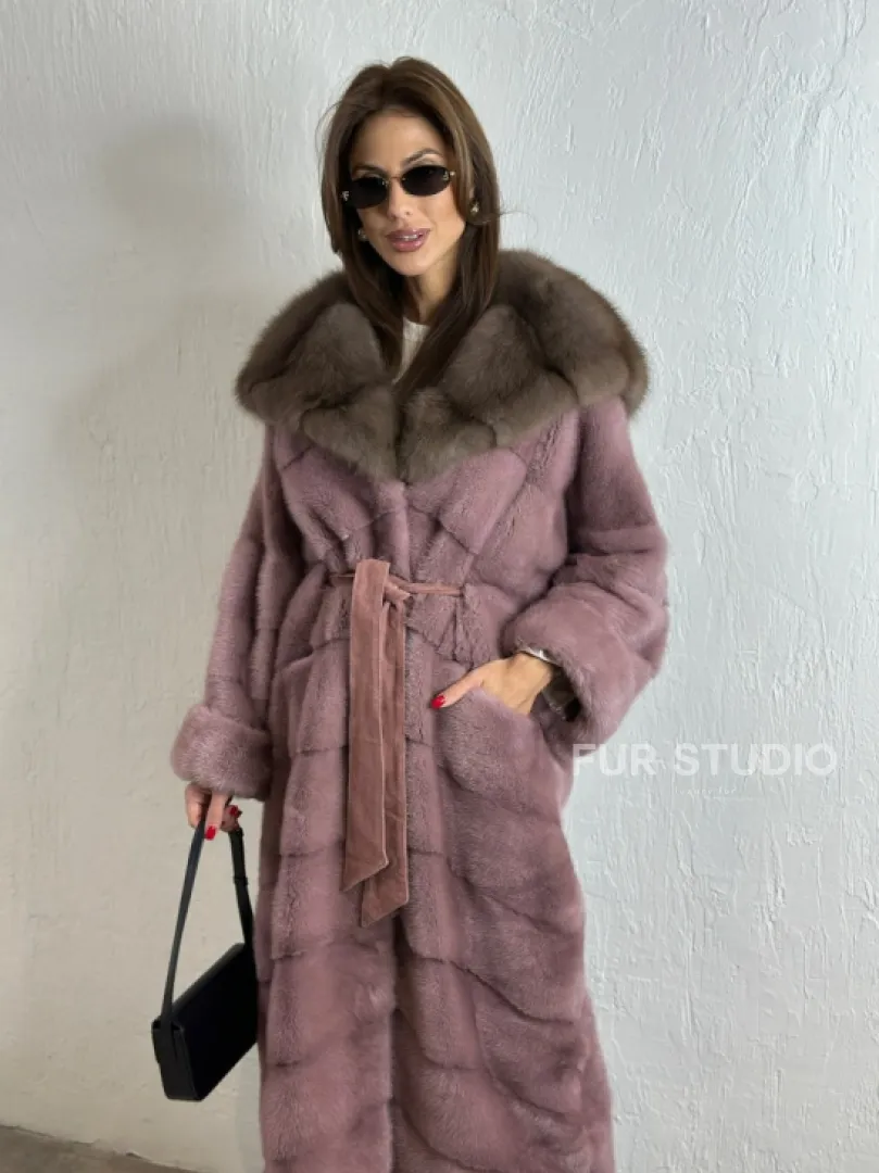 Норковая шуба с капюшоном из меха куницы - цвет пудра