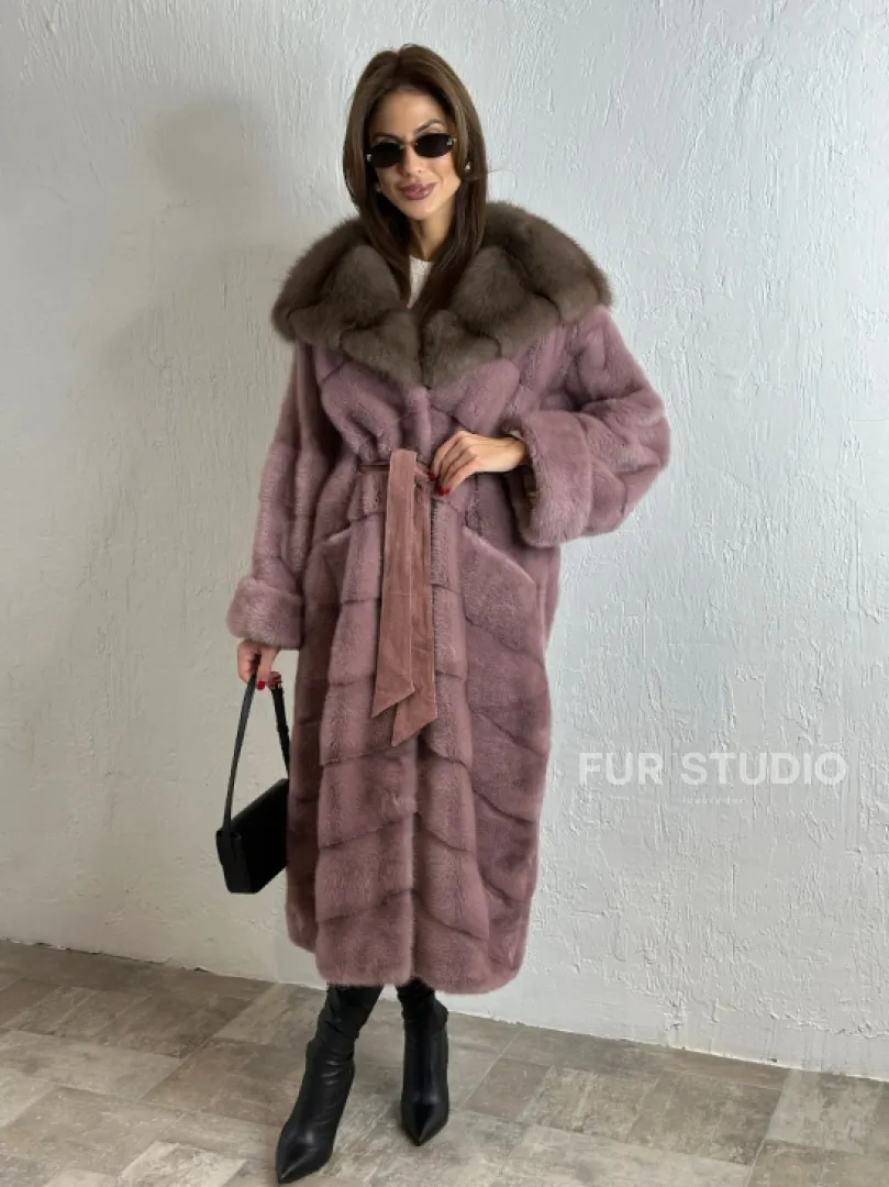 Норковая шуба с капюшоном из меха куницы - цвет пудра