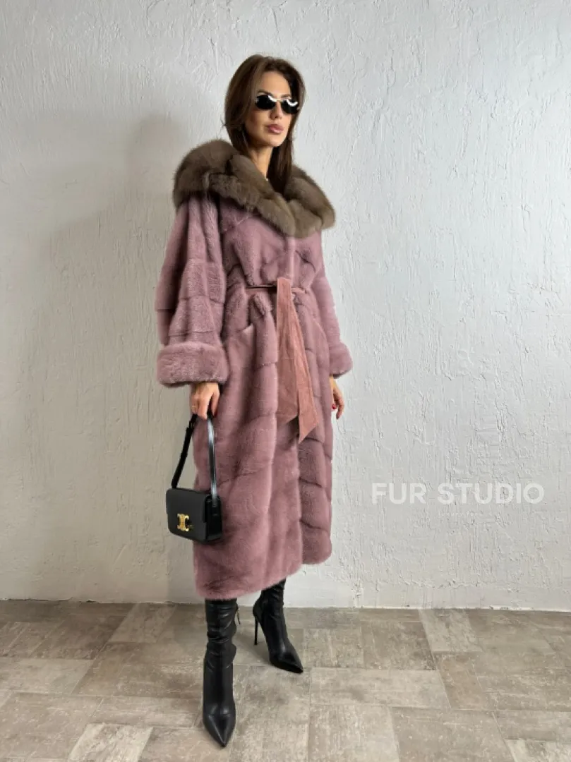 Норковая шуба с капюшоном из меха куницы - цвет пудра