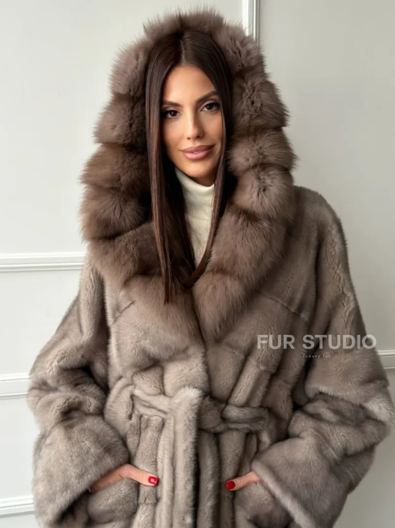 Шуба норковая с капюшоном куница - цвет светло-серый