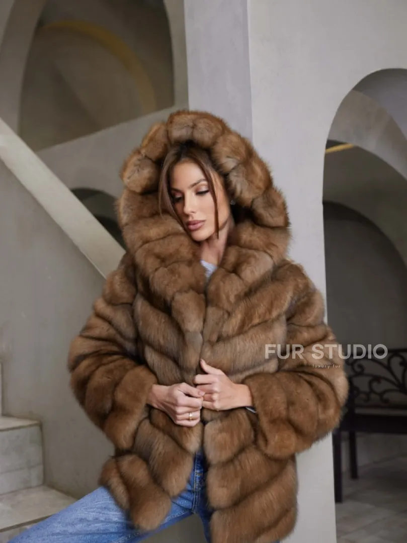 Шуба из куницы с капюшоном