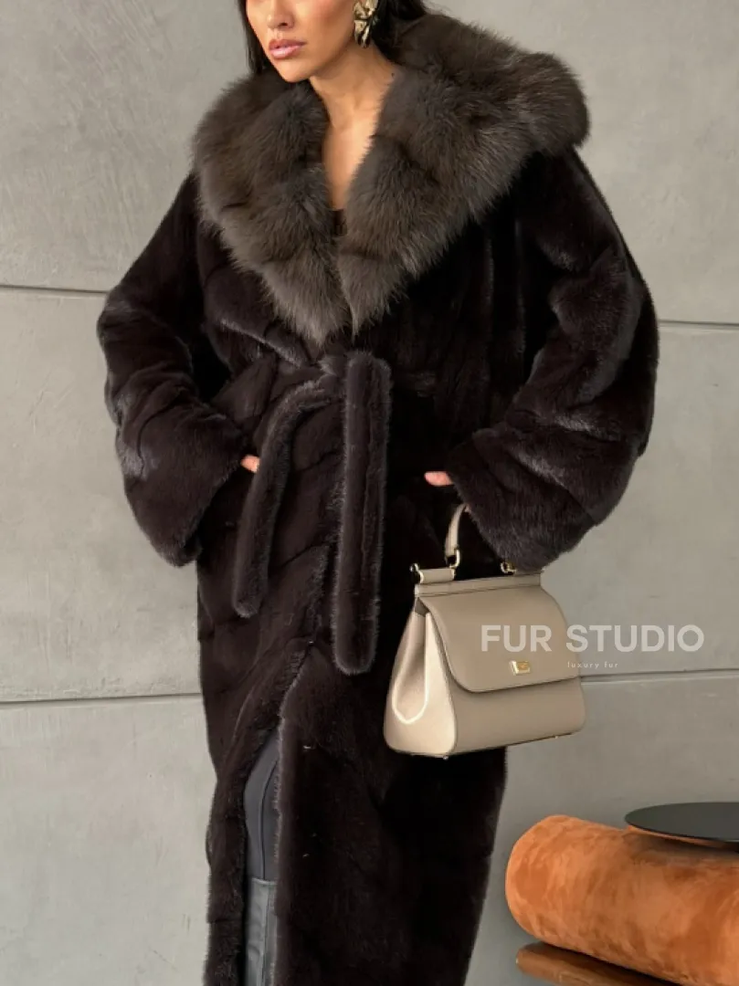 Шуба норковая с капюшоном из меха куницы - цвет уголь