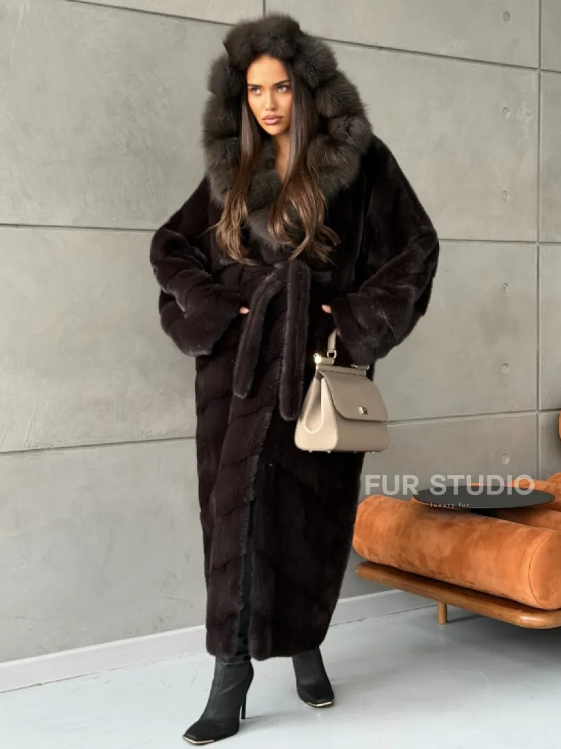 Шуба норковая с капюшоном из меха куницы - цвет уголь