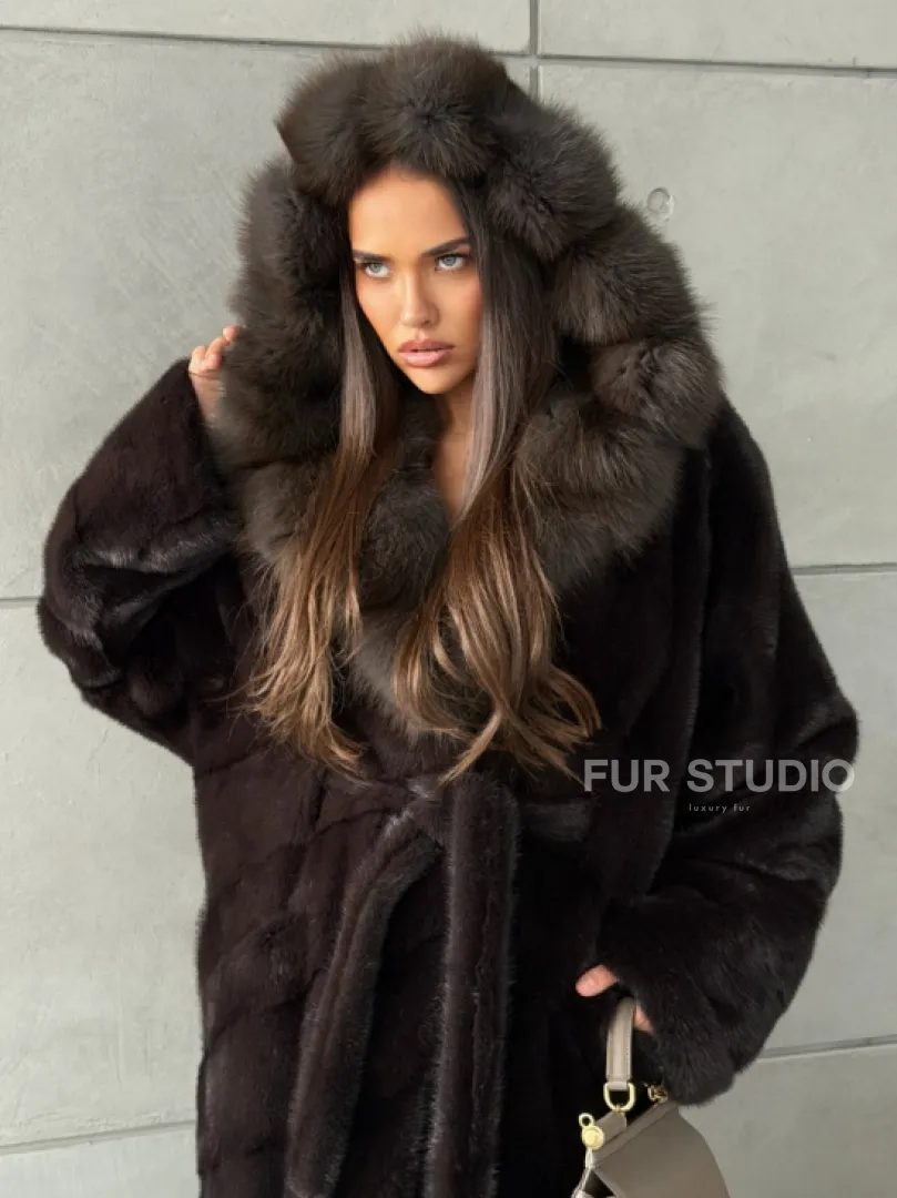 Шуба норковая с капюшоном из меха куницы - цвет уголь