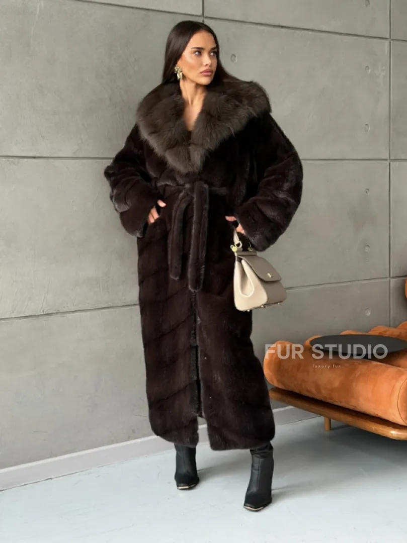 Шуба норковая с капюшоном из меха куницы - цвет уголь