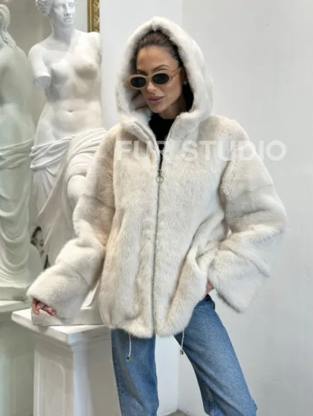 Норковая куртка с капюшоном - цвет ваниль - фото 1