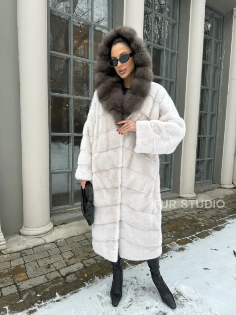 Норковое кимоно с капюшоном из меха куницы - цвет жемчуг
