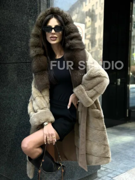 Шуба норковая с капюшоном куница - цвет пастель - фото 0