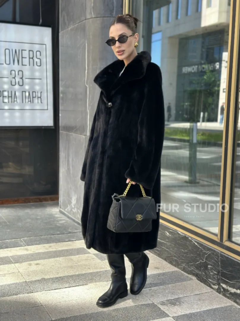 Шуба из аукционного меха норки SAGA FURS