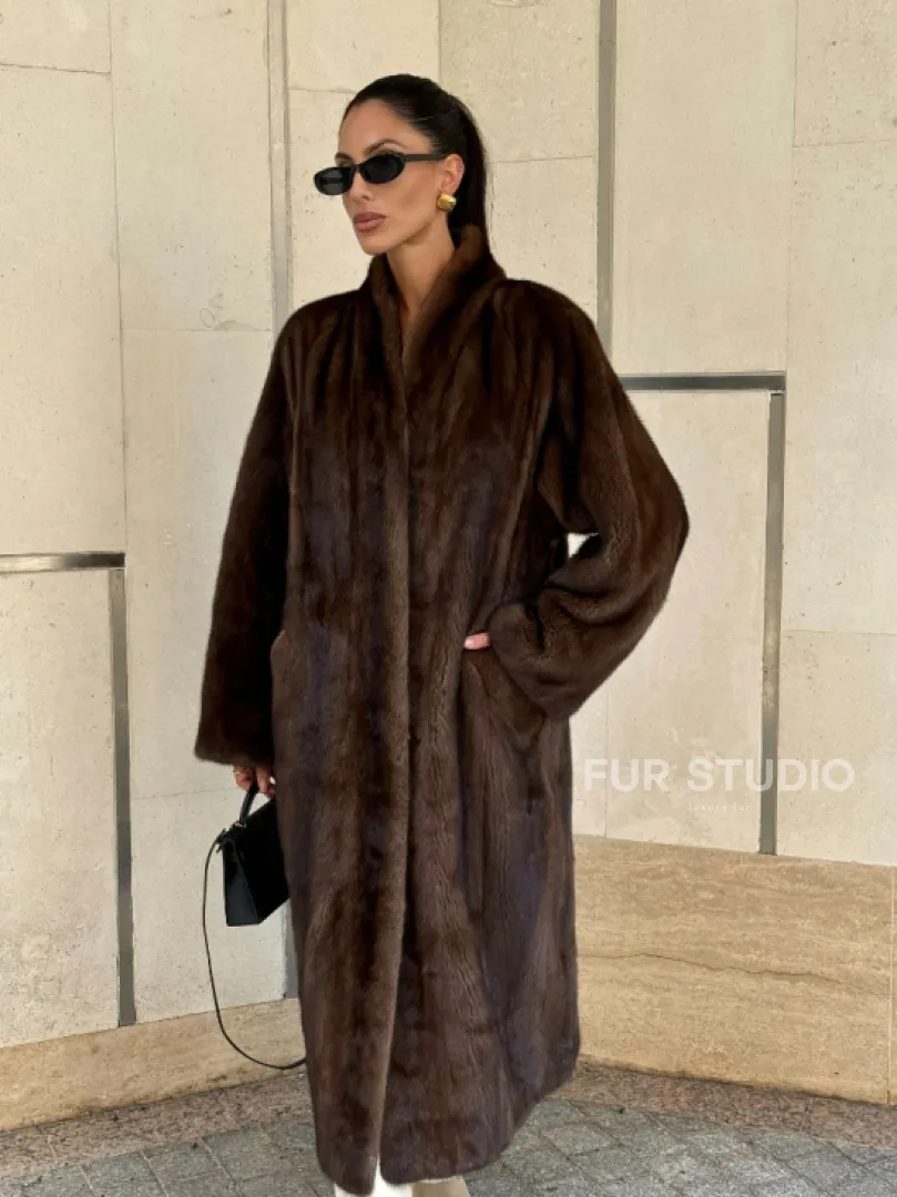 Шуба из скандинавской норки SAGA FURS в винтажном стиле