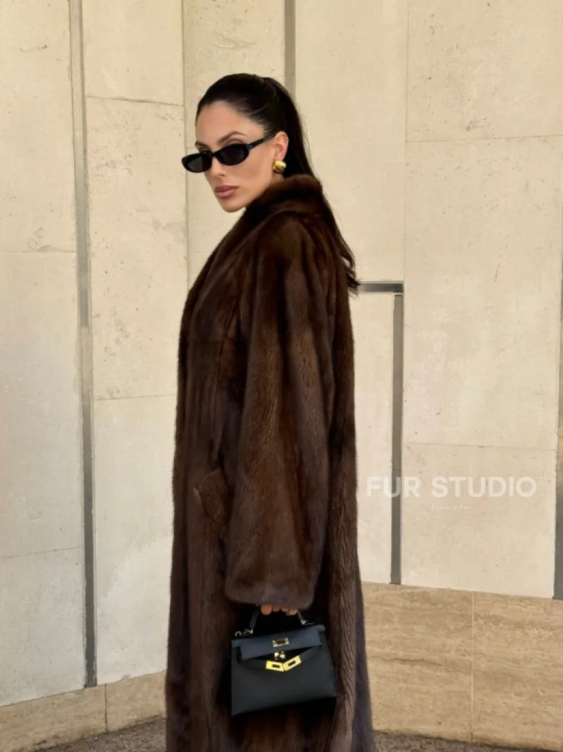 Шуба из скандинавской норки SAGA FURS в винтажном стиле