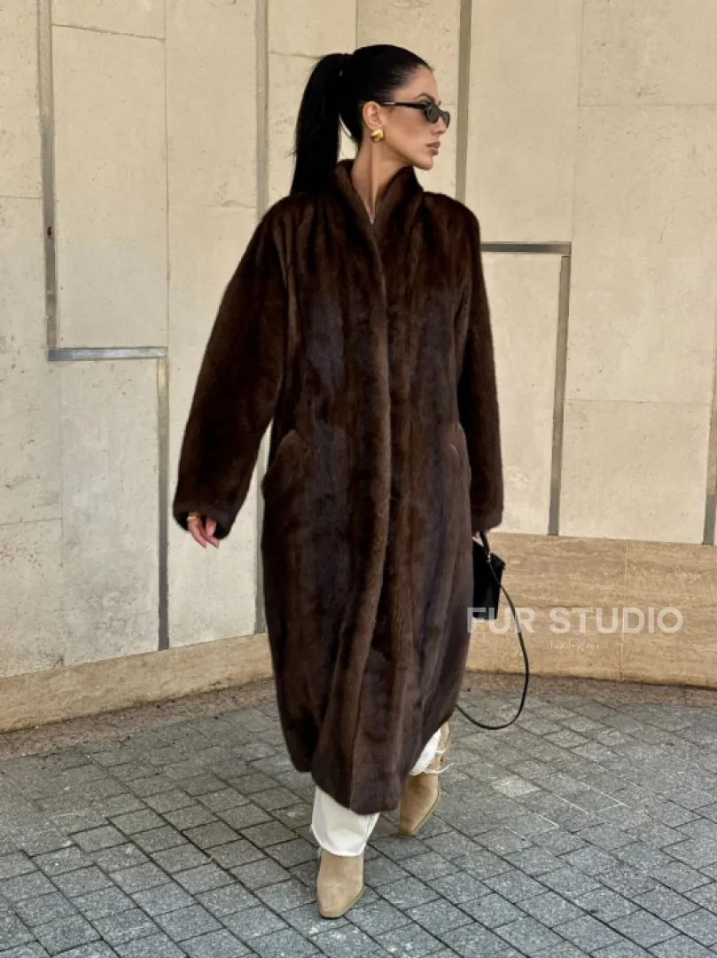 Шуба из скандинавской норки SAGA FURS в винтажном стиле