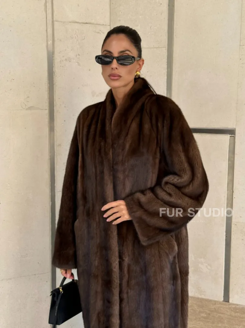 Шуба из скандинавской норки SAGA FURS в винтажном стиле