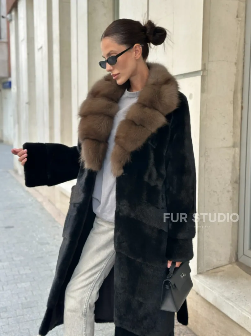 Черная шуба BLACK NAFA с английским воротником из куницы