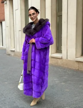 Шуба из аукционной норки с капюшоном из меха куницы - фиолетовый