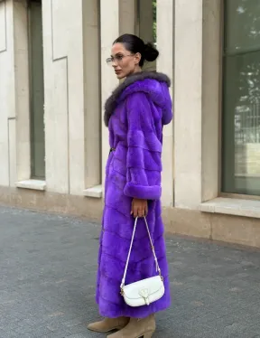 Шуба из аукционной норки с капюшоном из меха куницы - фиолетовый