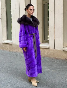 Шуба из аукционной норки с капюшоном из меха куницы - фиолетовый