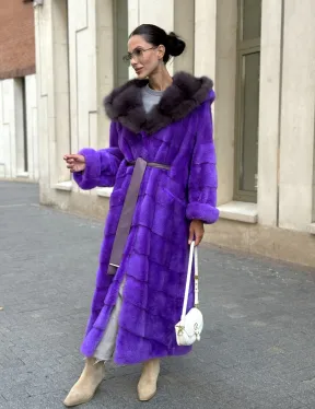 Шуба из аукционной норки с капюшоном из меха куницы - фиолетовый