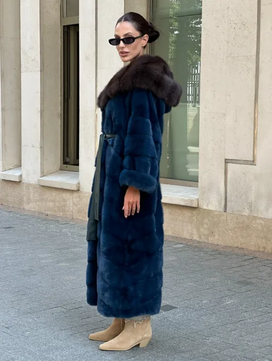 Удлиненная норковая шуба с капюшоном из куницы - цвет аквамарин