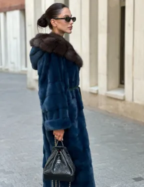 Удлиненная норковая шуба с капюшоном из куницы - цвет аквамарин