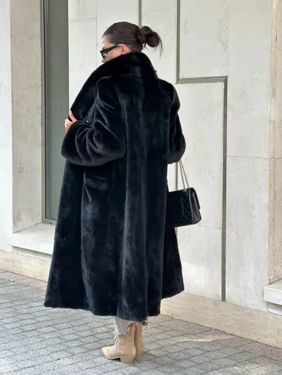 Черная шуба пальто из меха норки Saga furs