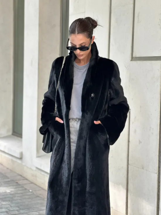 Черная шуба пальто из меха норки Saga furs