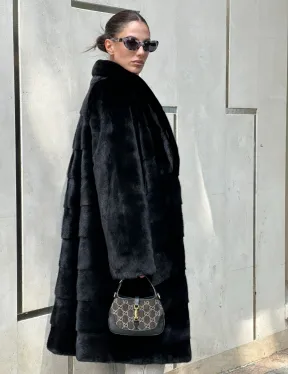 Шуба из скандинавского меха норки Saga furs с шалевым воротником