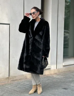 Шуба из скандинавского меха норки Saga furs с шалевым воротником