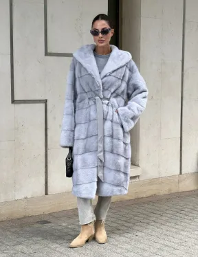 Эффектное пальто - шуба с капюшоном из меха голубой норки