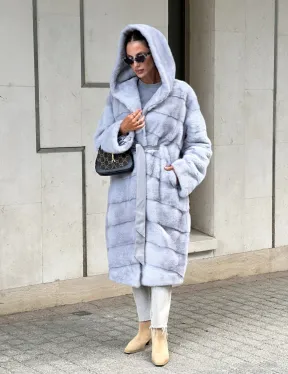 Эффектное пальто - шуба с капюшоном из меха голубой норки