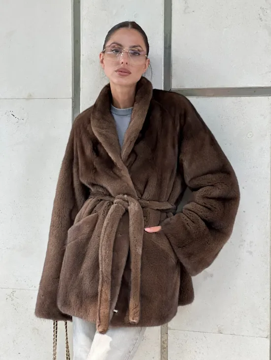 Шуба из меха Saga Furs в винтажном стиле средней длины