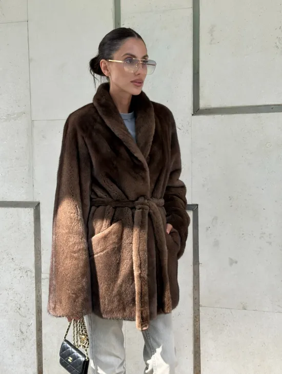 Шуба из меха Saga Furs в винтажном стиле средней длины