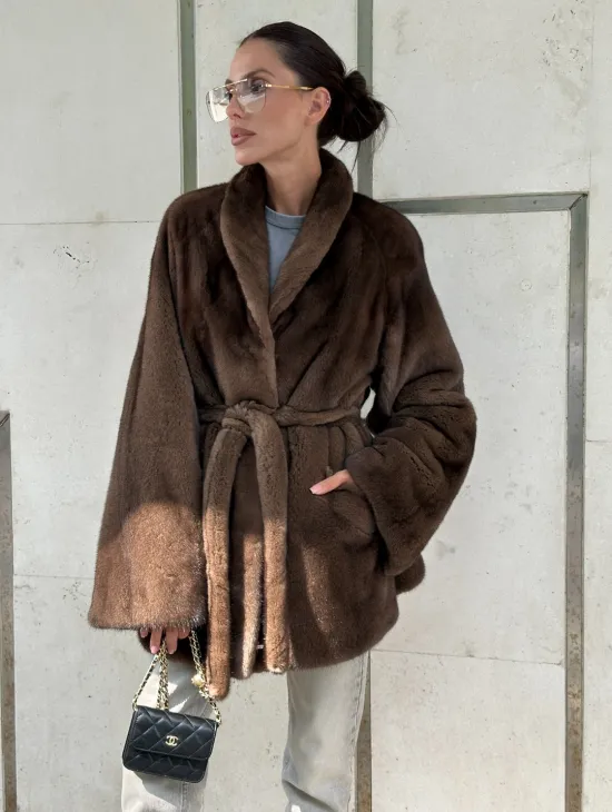 Шуба из меха Saga Furs в винтажном стиле средней длины