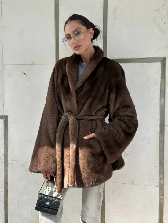 Шуба из меха Saga Furs в винтажном стиле средней длины