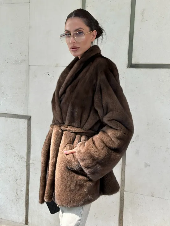 Шуба из меха Saga Furs в винтажном стиле средней длины