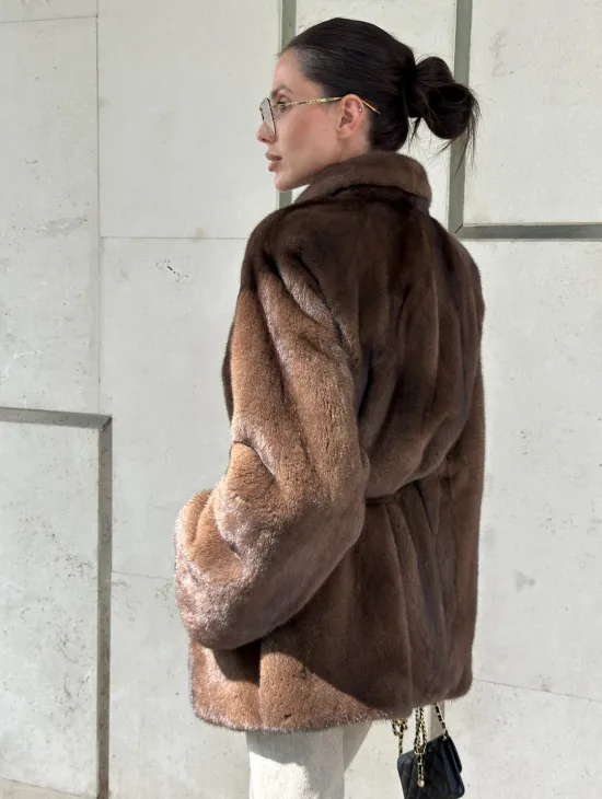 Шуба из меха Saga Furs в винтажном стиле средней длины