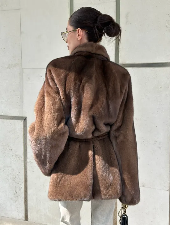 Шуба из меха Saga Furs в винтажном стиле средней длины