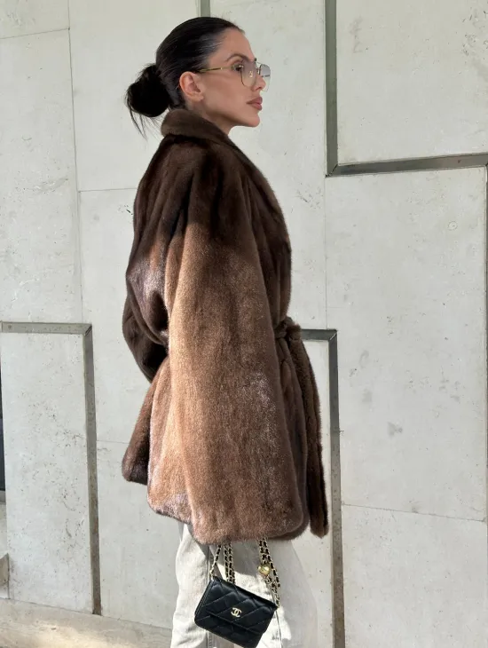 Шуба из меха Saga Furs в винтажном стиле средней длины