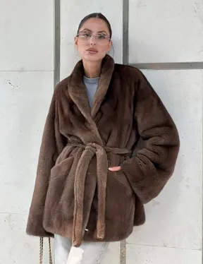 Шуба из меха Saga Furs в винтажном стиле средней длины