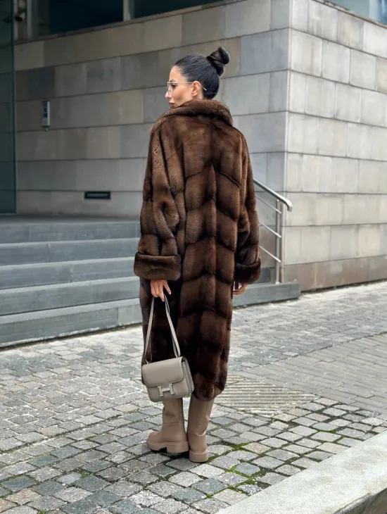 Шуба из меха норки английский воротник - цвет соболь