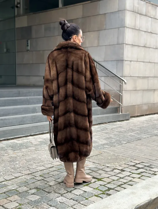 Шуба из меха норки английский воротник - цвет соболь