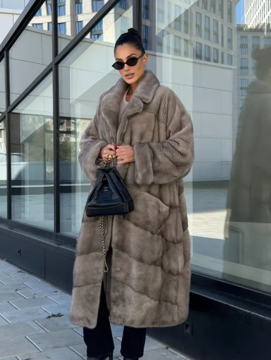 Шуба из меха норки в стиле «Oversize» - цвет сильвер