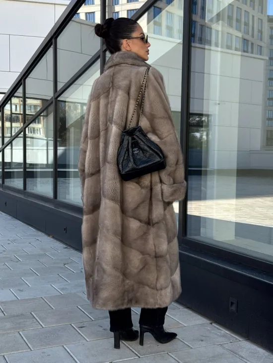 Шуба из меха норки в стиле «Oversize» - цвет сильвер