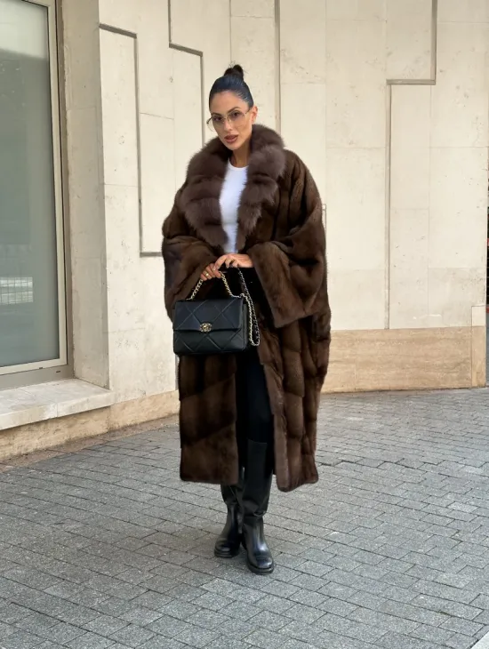 Шуба из меха норки с воротником из куницы - цвет соболь