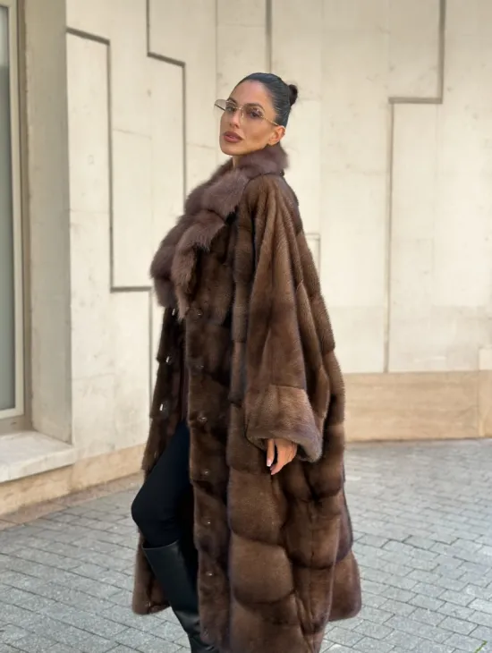 Шуба из меха норки с воротником из куницы - цвет соболь