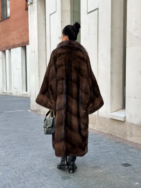 Шуба из меха норки с воротником из куницы - цвет соболь